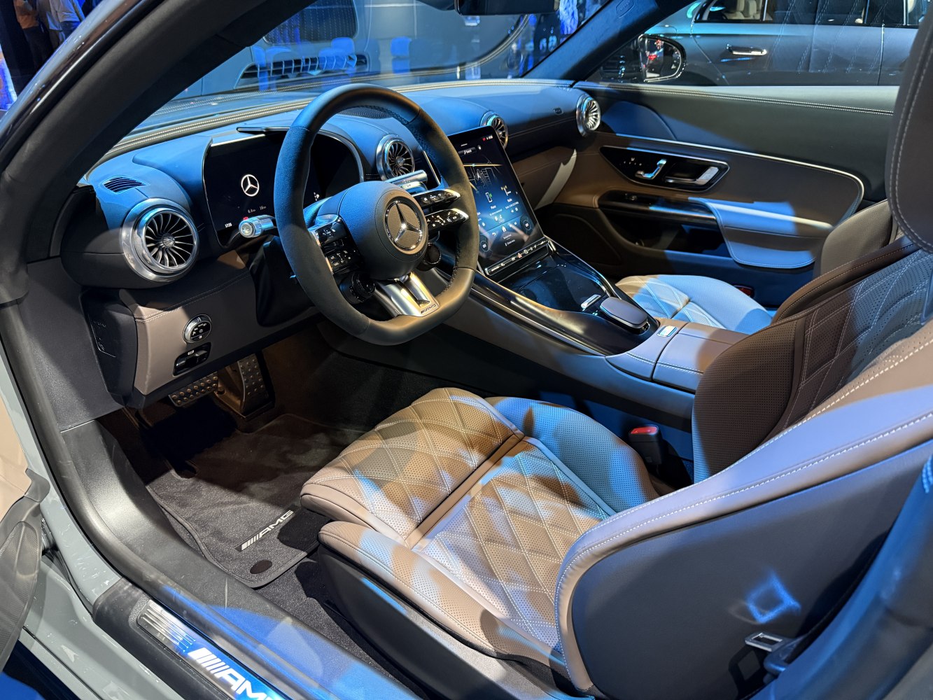 Digital instrument cluster and central touchscreen cockpit with sporty seats