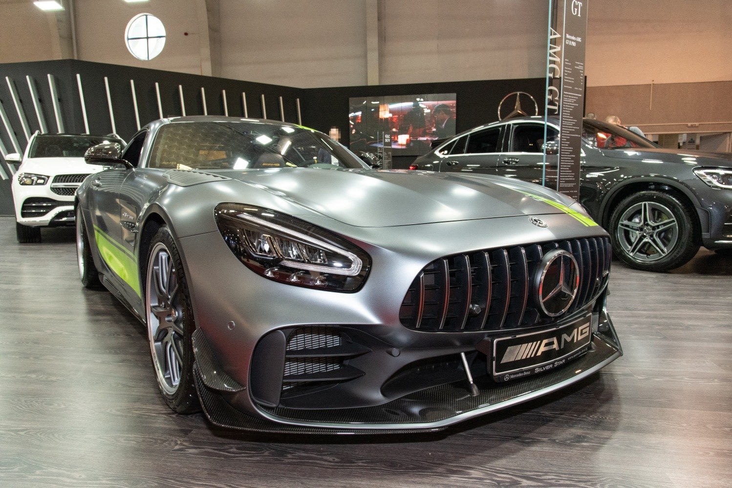 Front grille and LED headlights of a sports coupe