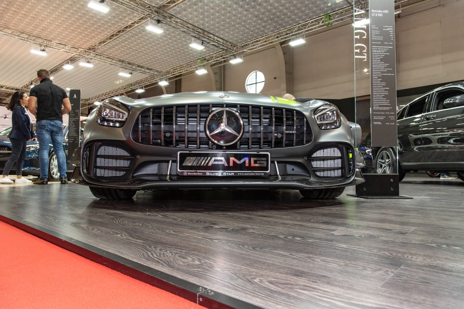 Front grille and LED headlights of a sports coupe