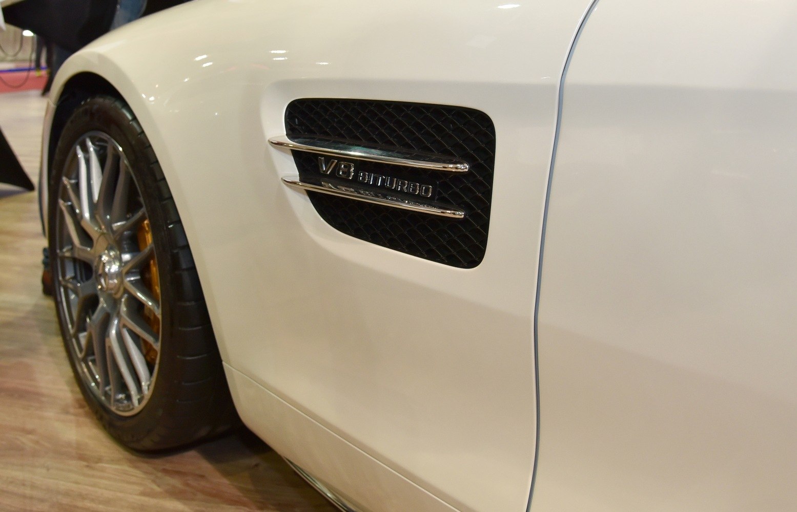 V8 Biturbo side vent and alloy wheel detail