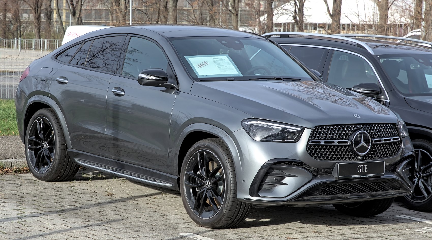 Front grille and black alloy wheels of a luxury coupe SUV
