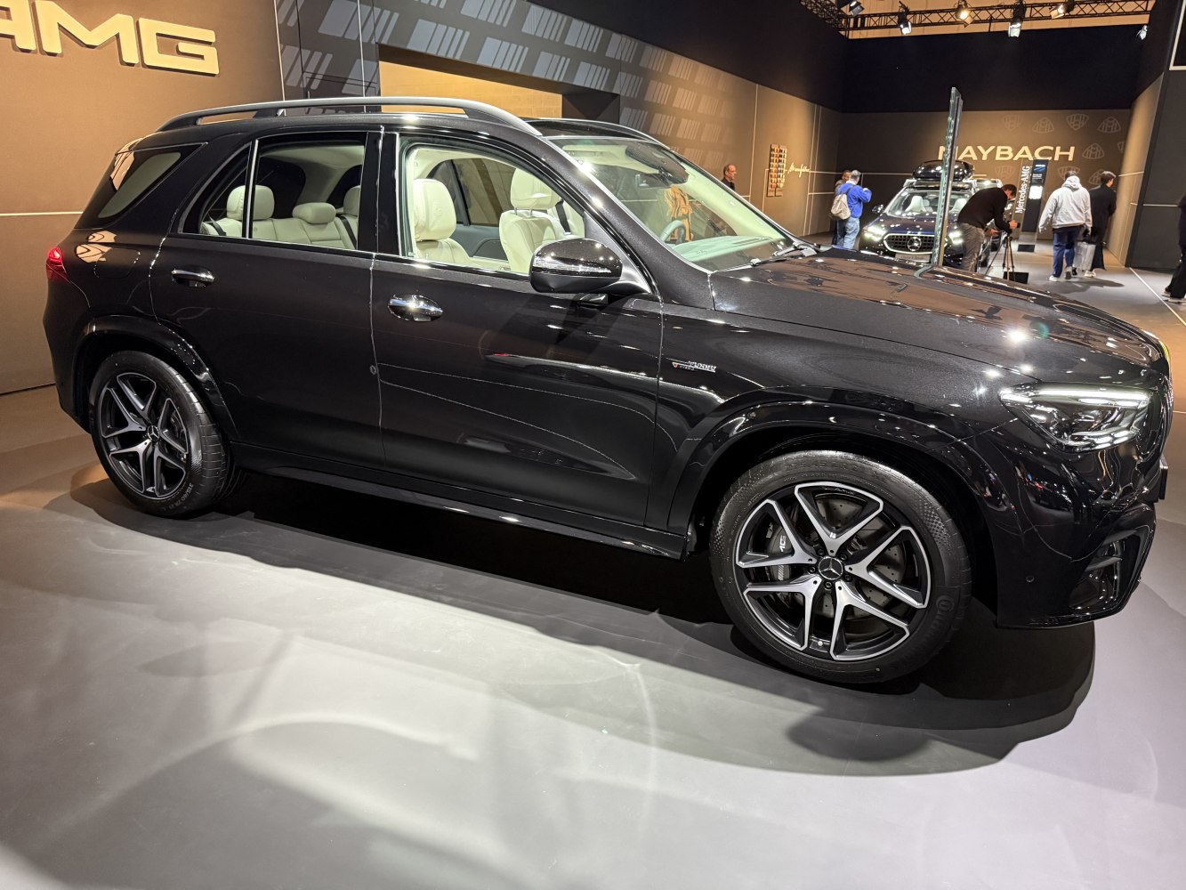 Side view of SUV with AMG wheels and LED headlights