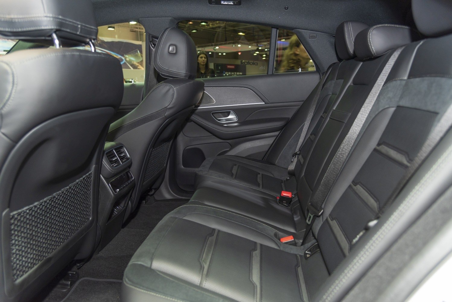 Luxurious rear leather seats and interior detailing