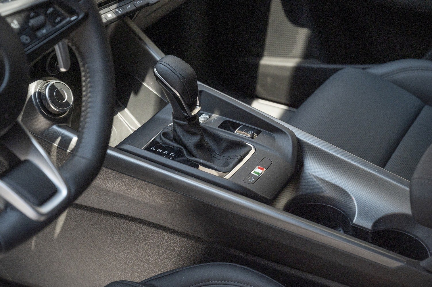 Gear shift lever and center console with Italian flag emblem