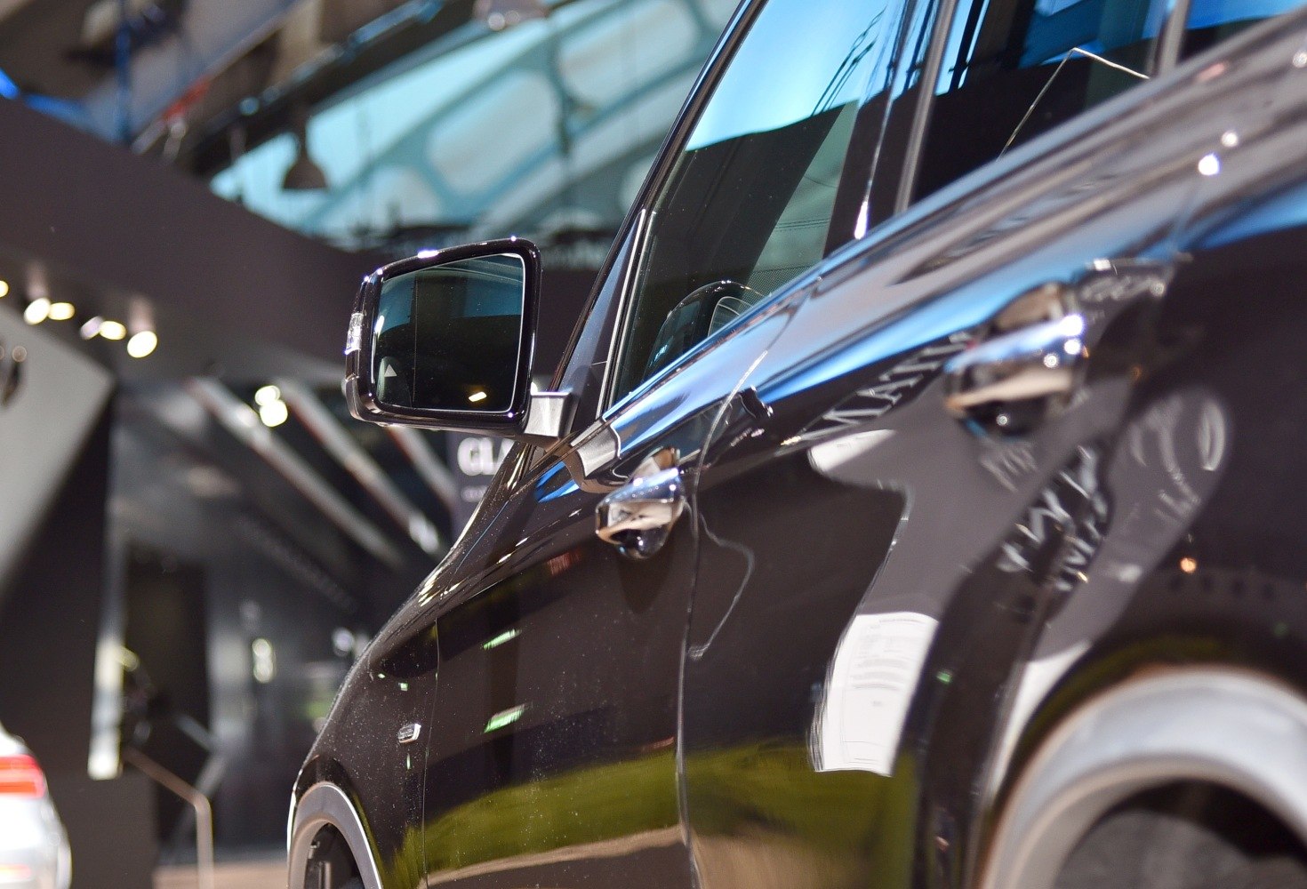 Close-up of side view mirror and door handle on SUV coupe