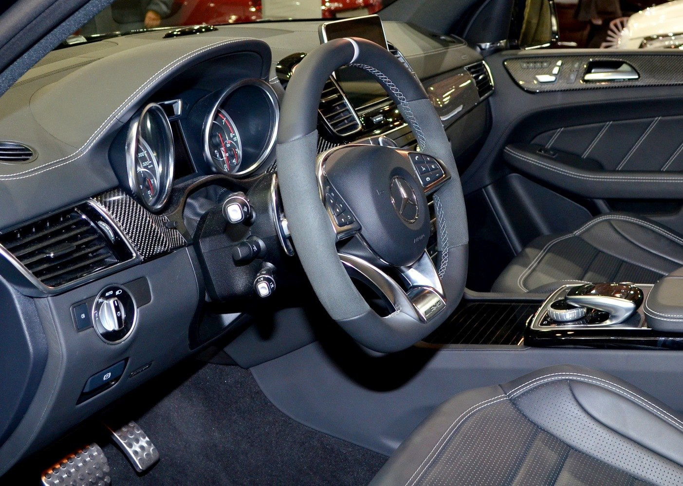Dashboard and AMG steering wheel with luxury trim and controls