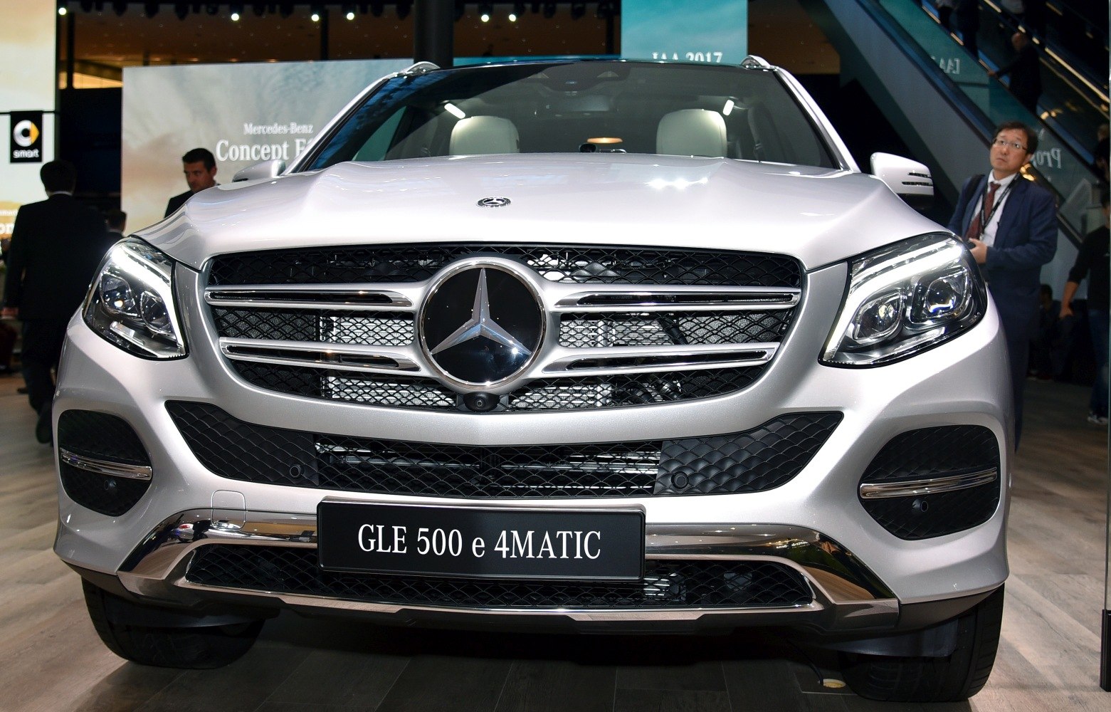 Front grille and LED headlights of a luxury SUV with chrome elements