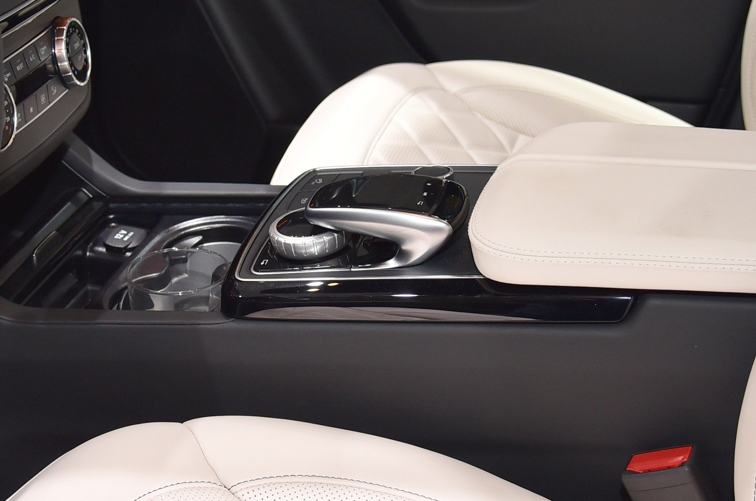 Mercedes-Benz GLE center console with control knob and beige leather seating