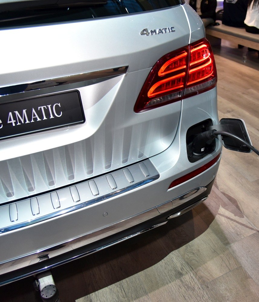 Rear section with 4MATIC badge, LED taillights, and charging port