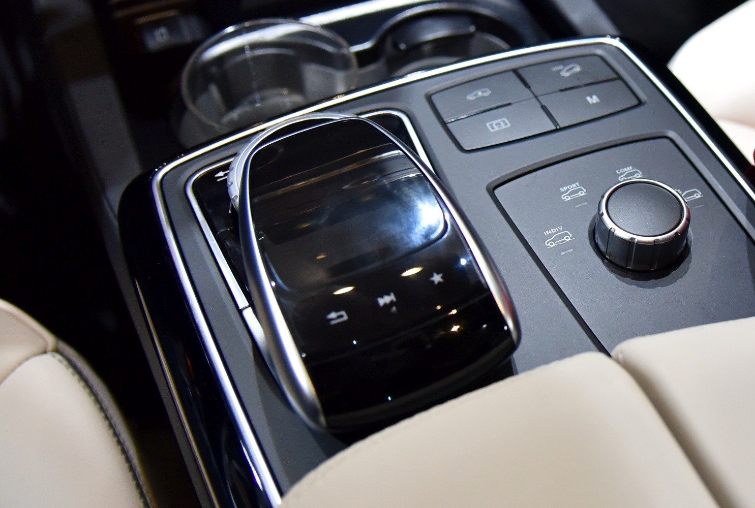 Interior touchpad and drive mode selector in a luxury SUV