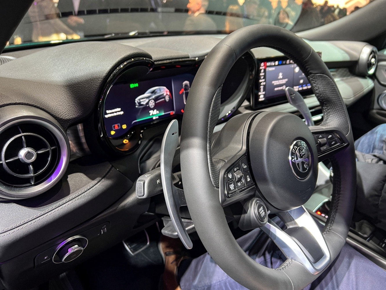 Digital instrument cluster and multifunction steering wheel
