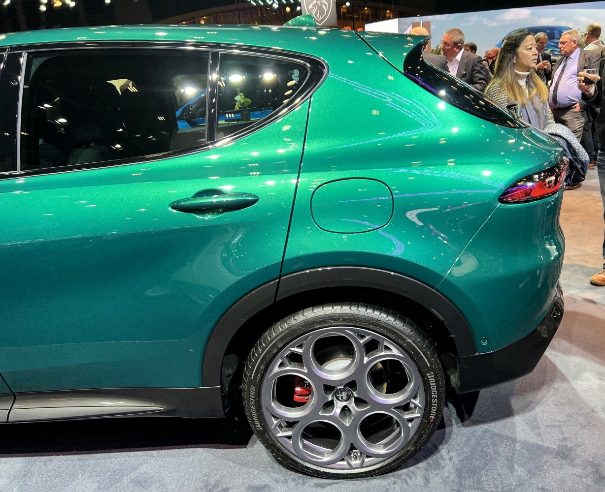 Rear side view with distinctive alloy wheel and quarter panel