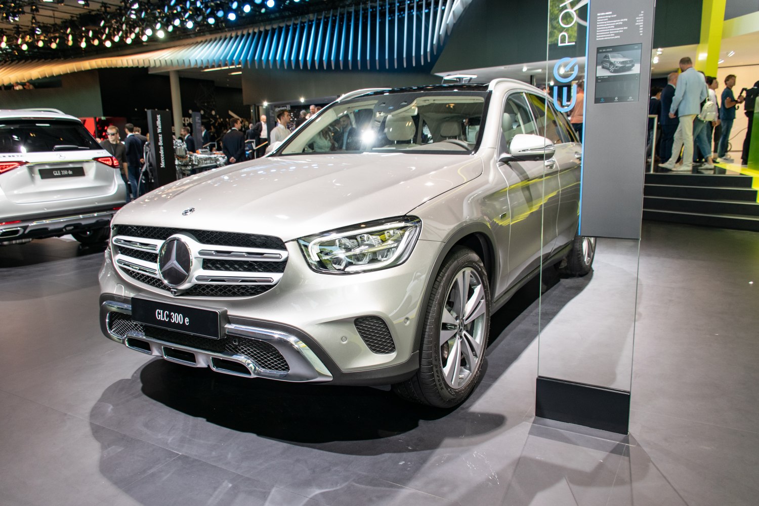 Front exterior view with grille, headlights, and alloy wheels of a midsize luxury SUV
