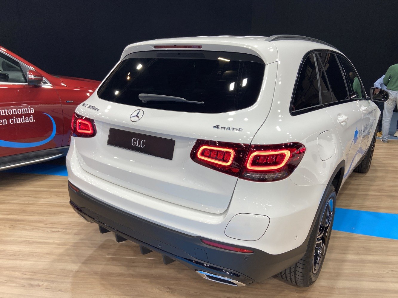 Rear view with LED taillights and 4MATIC badge on a mid-size SUV