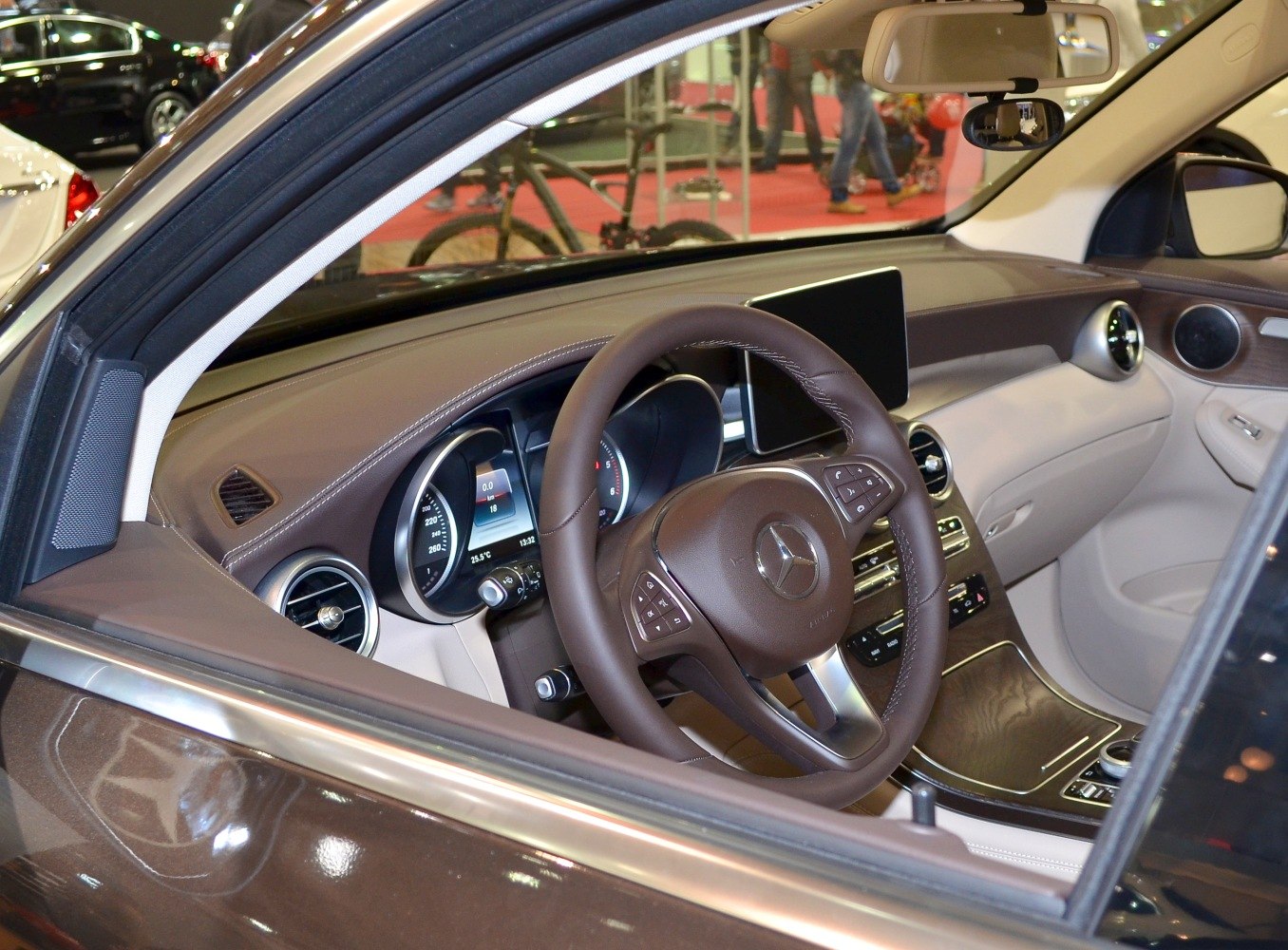 Luxury dashboard and multifunction steering wheel with digital instruments