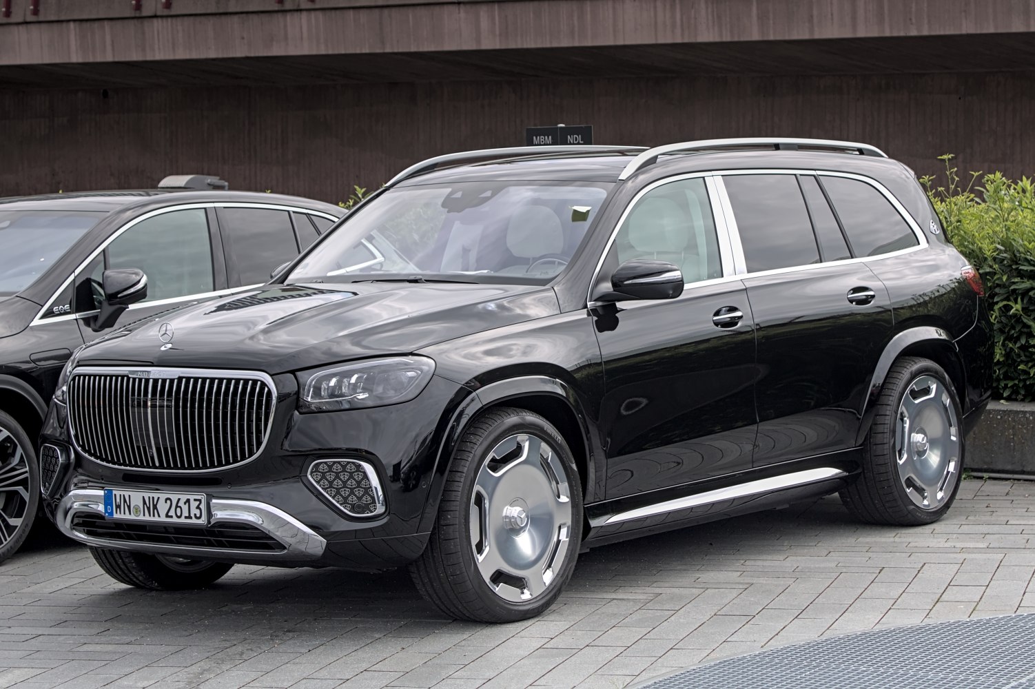 Large vertical chrome grille and distinctive alloy wheels on a luxury SUV