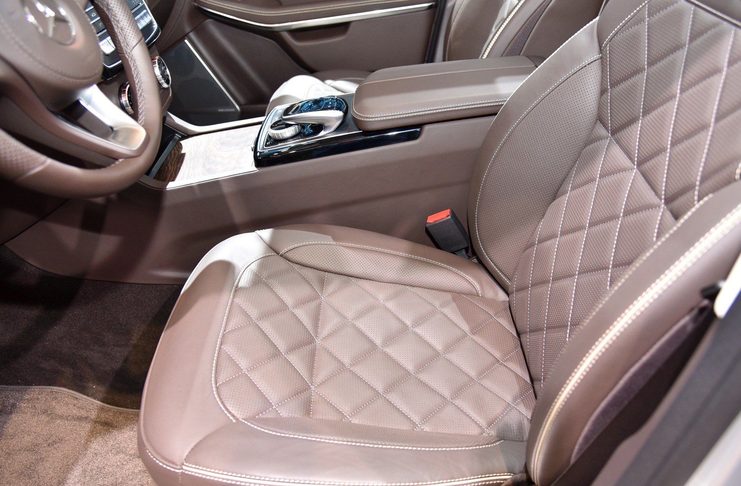 Quilted leather seat and stylish center console with armrest