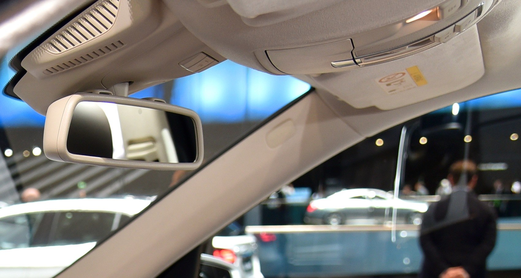 Interior rearview mirror and overhead console with roof controls and sun visor