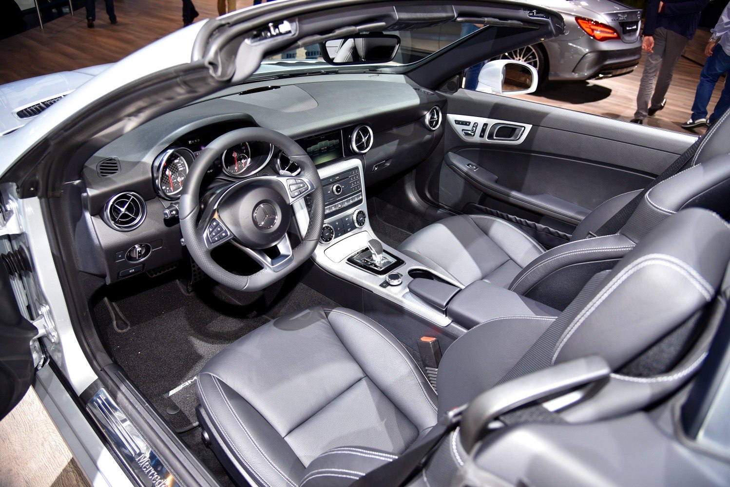 Advanced dashboard and luxury leather seats interior