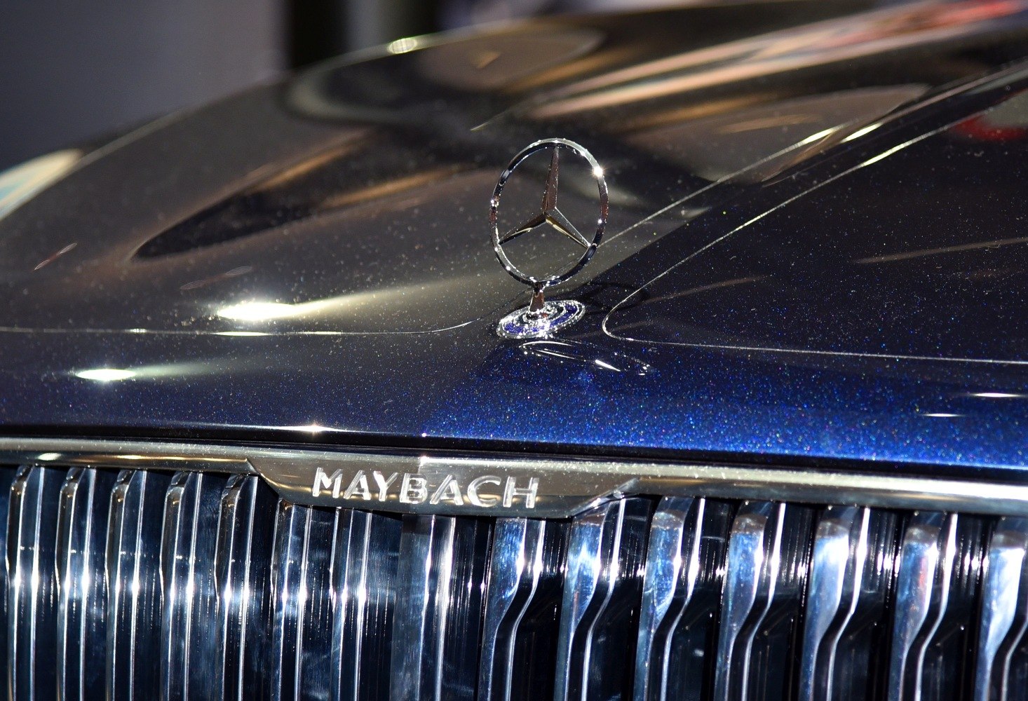 Luxury chrome grille with Maybach badge and iconic hood ornament