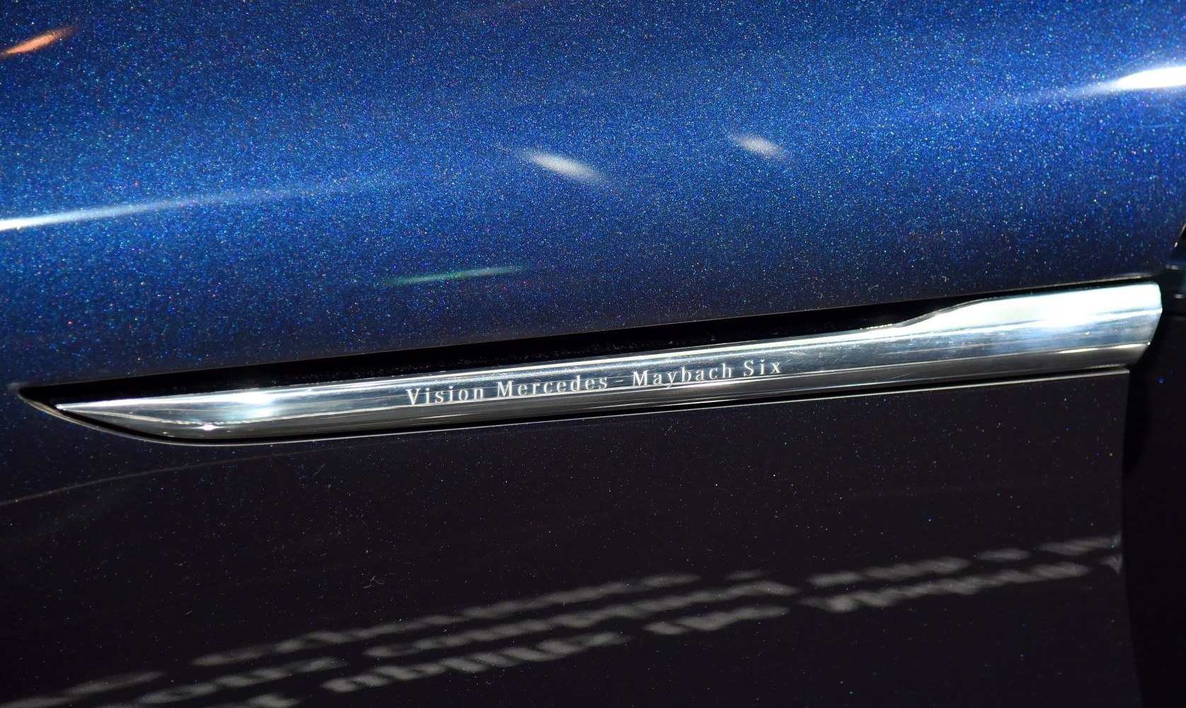 Metallic side trim with Vision Mercedes-Maybach Six engraving