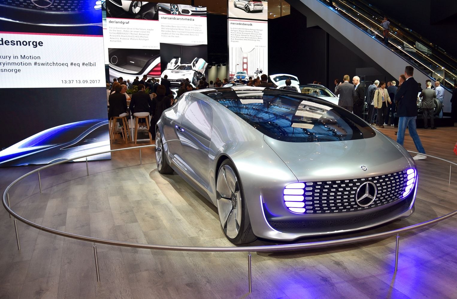 Futuristic illuminated front grille and seamless glass roof design