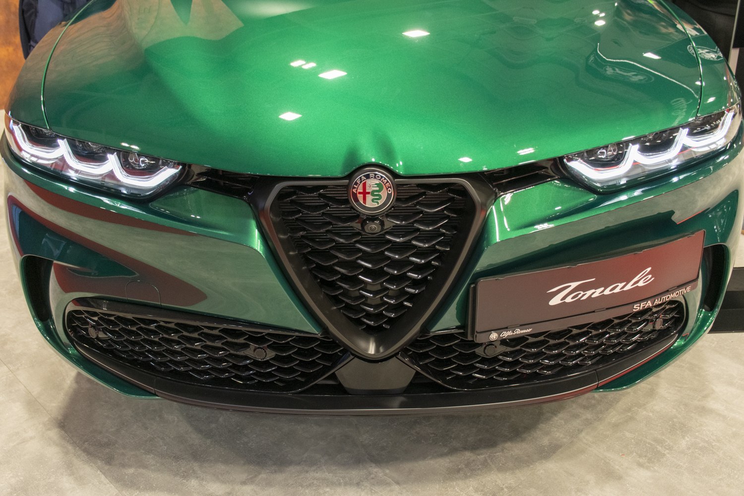 Distinctive front grille with Alfa Romeo emblem and triple LED headlights