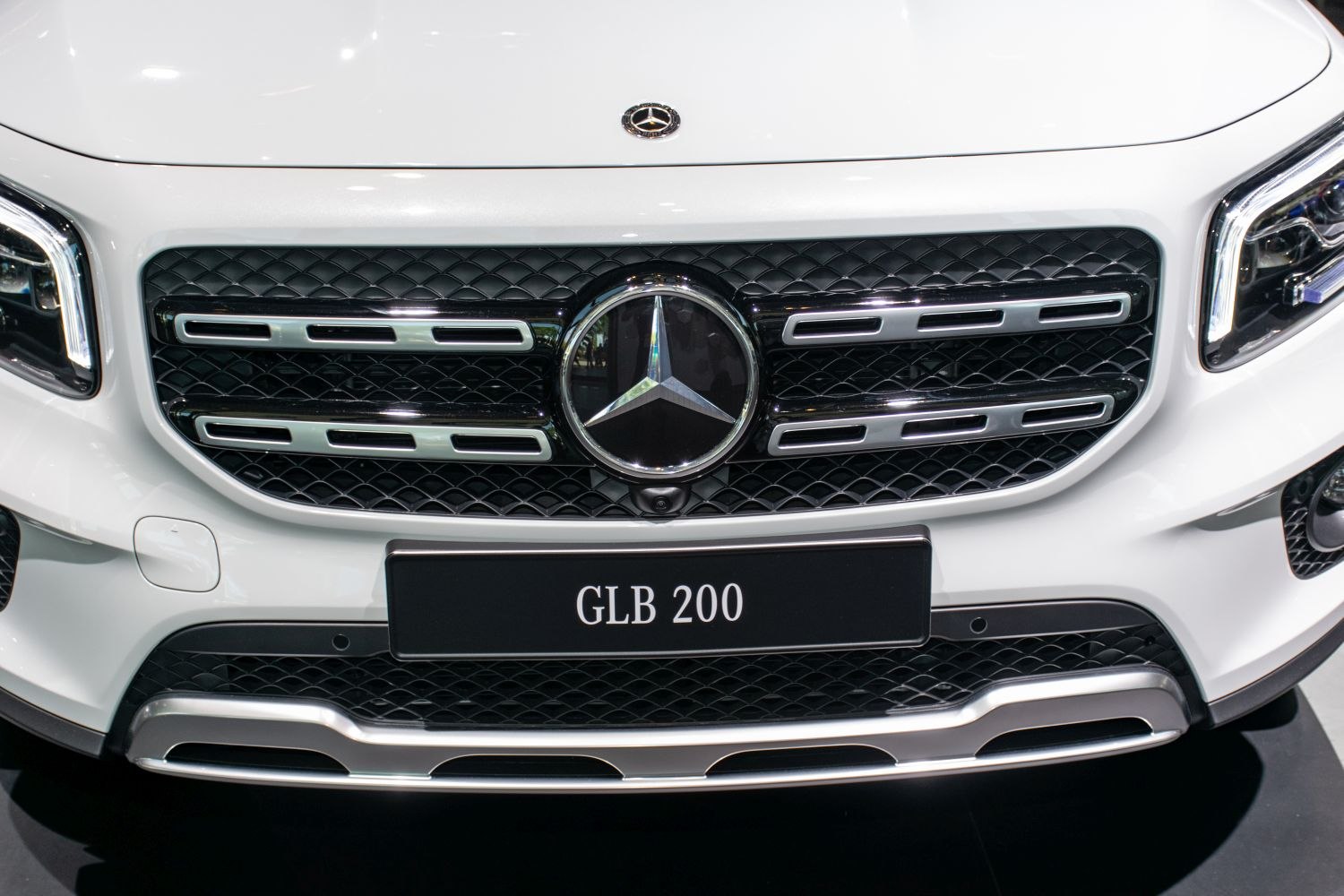 Front grille with Mercedes-Benz emblem and headlight design