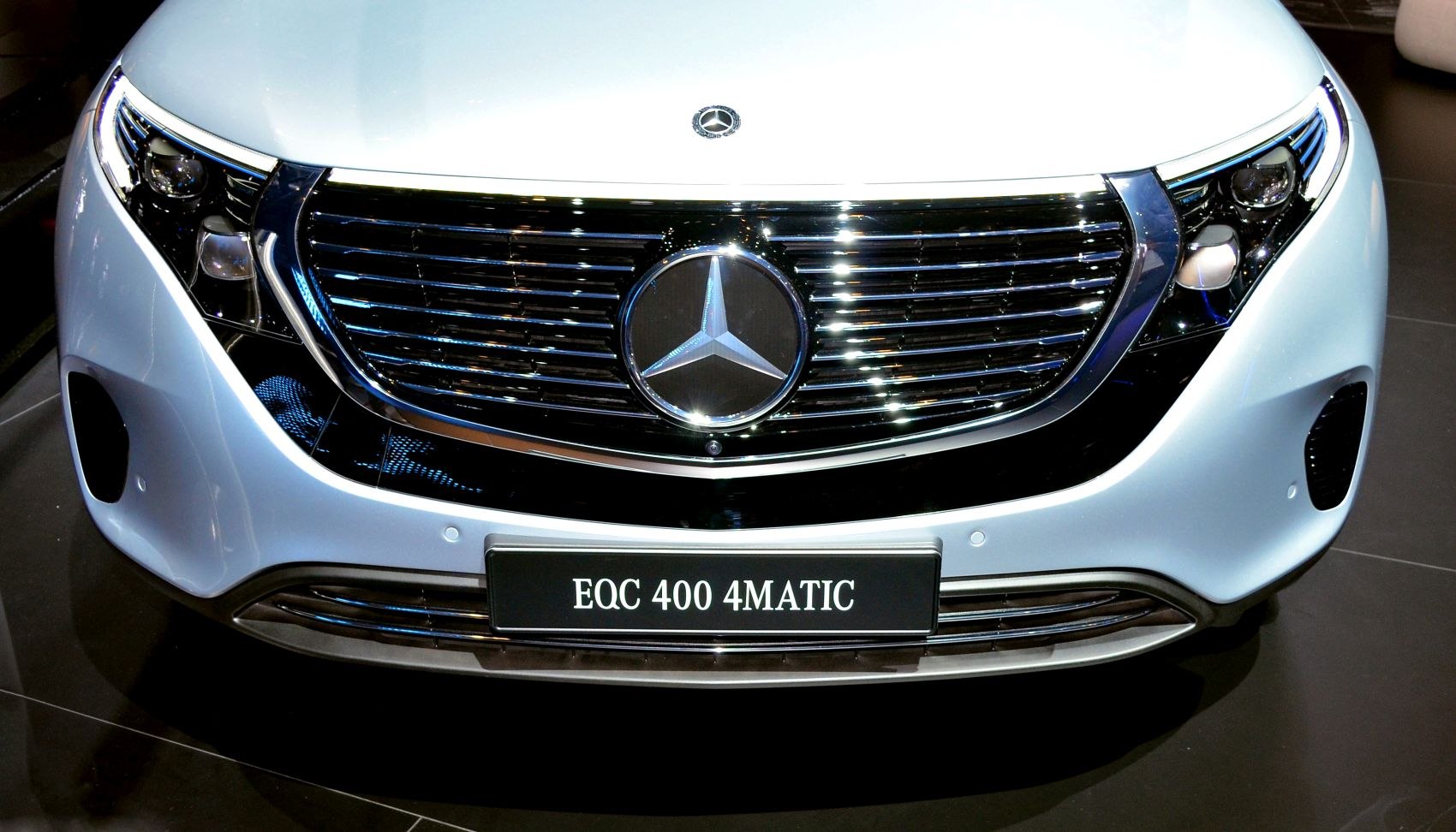 Front grille and headlight design with LED elements and emblem center