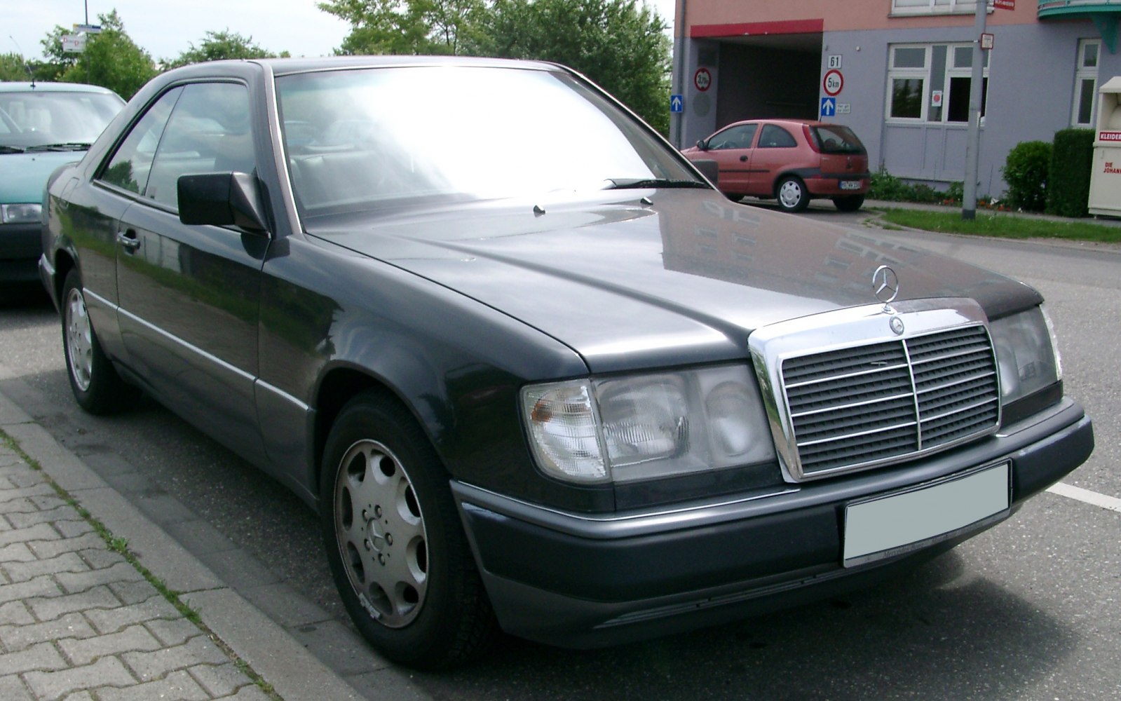 Front close-up of facelift coupe with signature grille and headlights