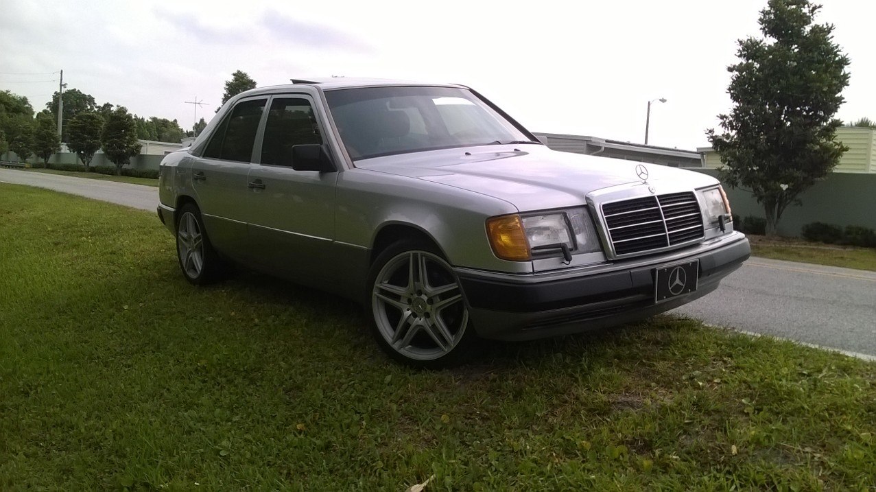 Sedan with headlamp wipers and multi-spoke AMG wheels