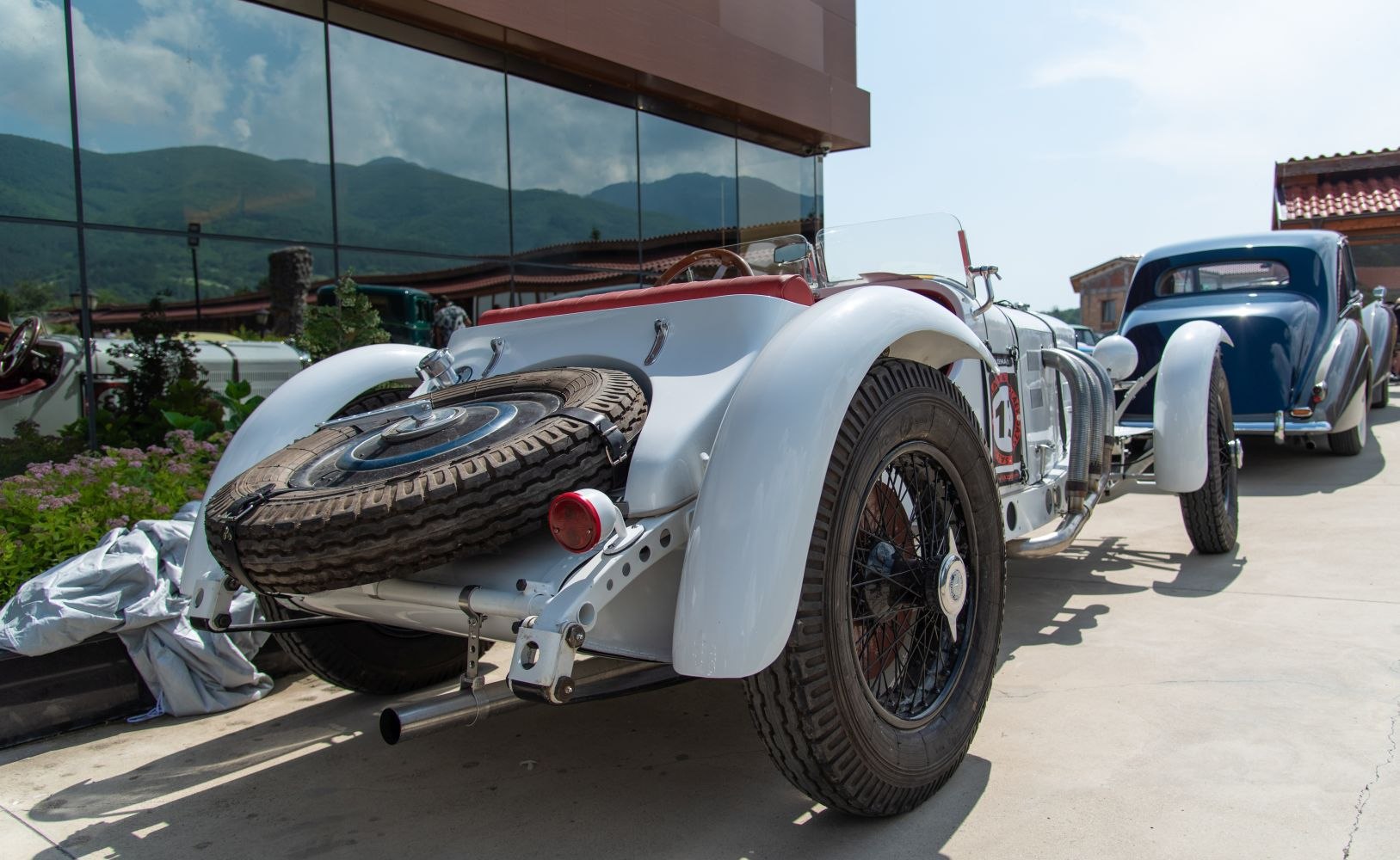 Vintage roadster rear view with spare tire and wire wheels