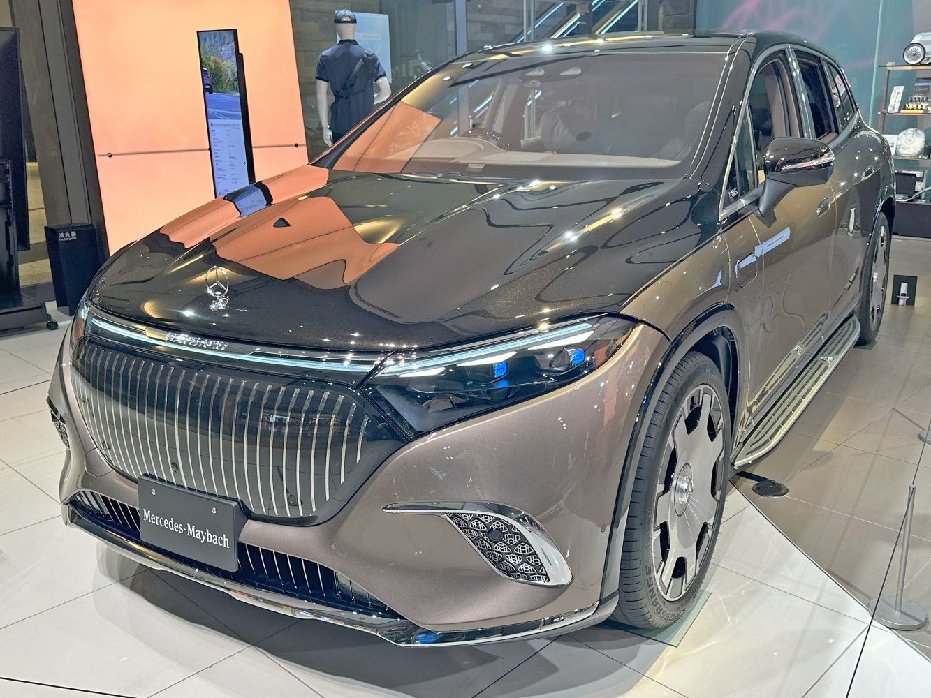 Luxury SUV front with vertical grille and LED headlights