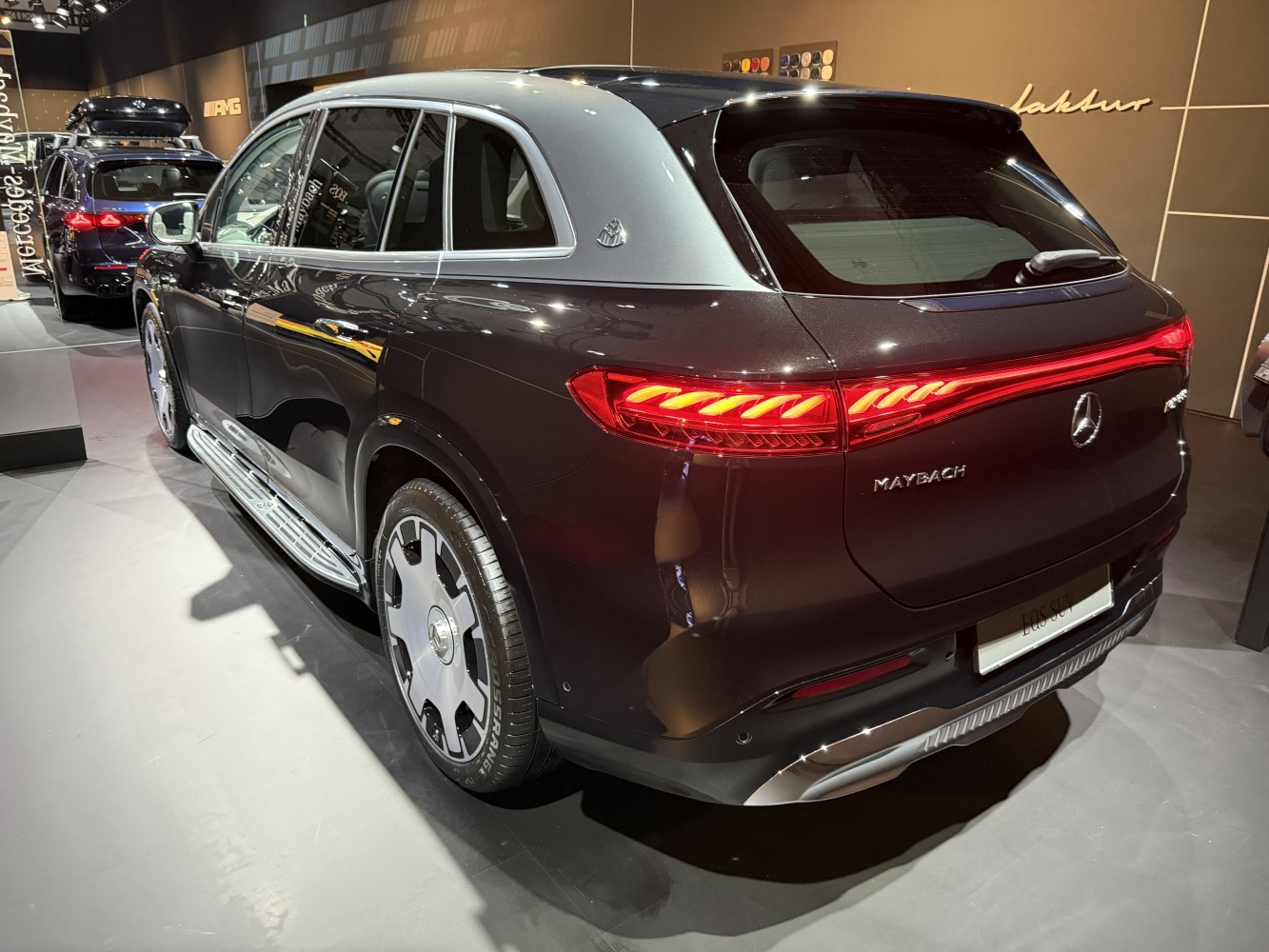 Rear with LED taillights and two-tone roof design