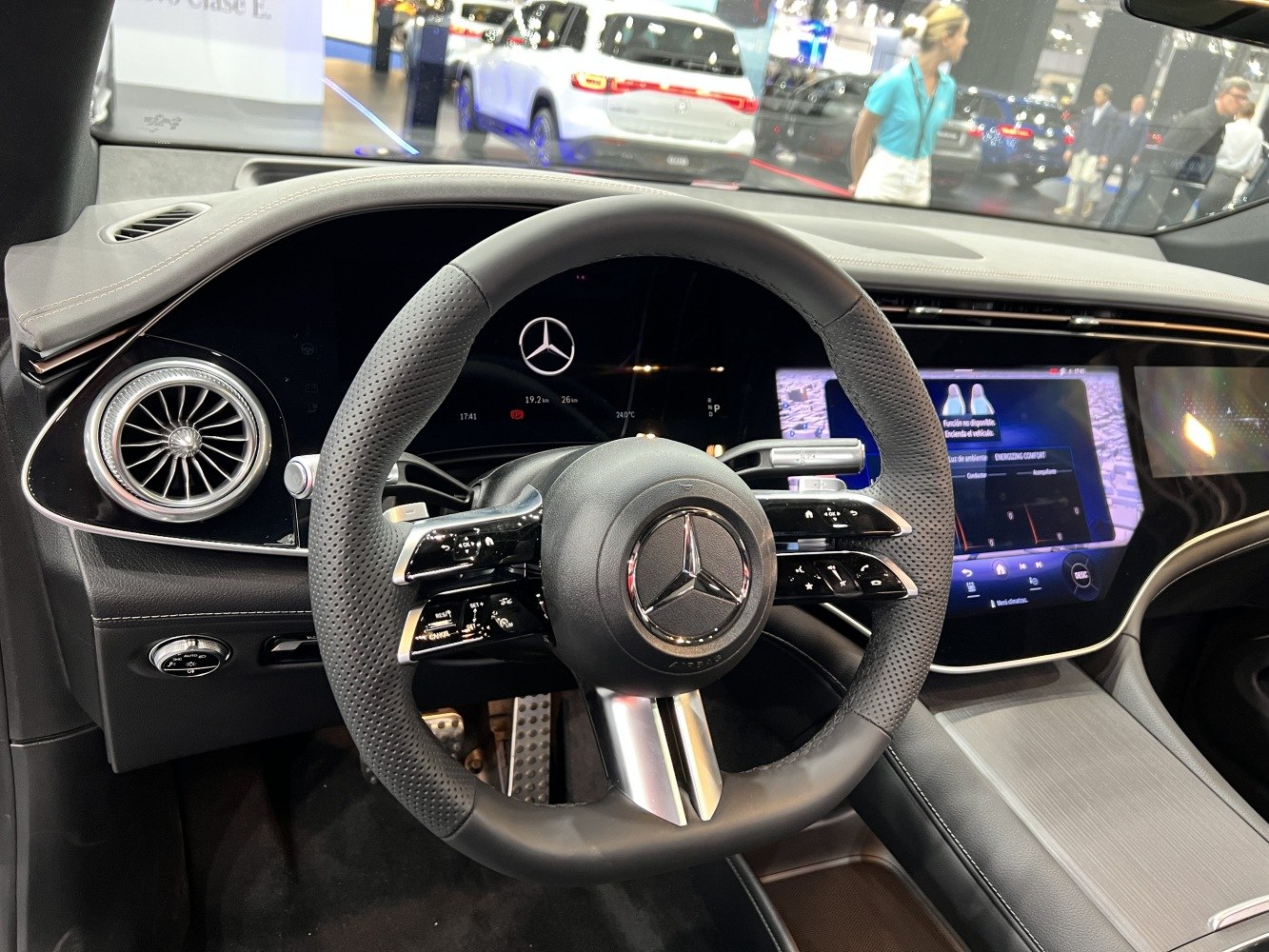 Digital dashboard and multifunction steering wheel with air vent