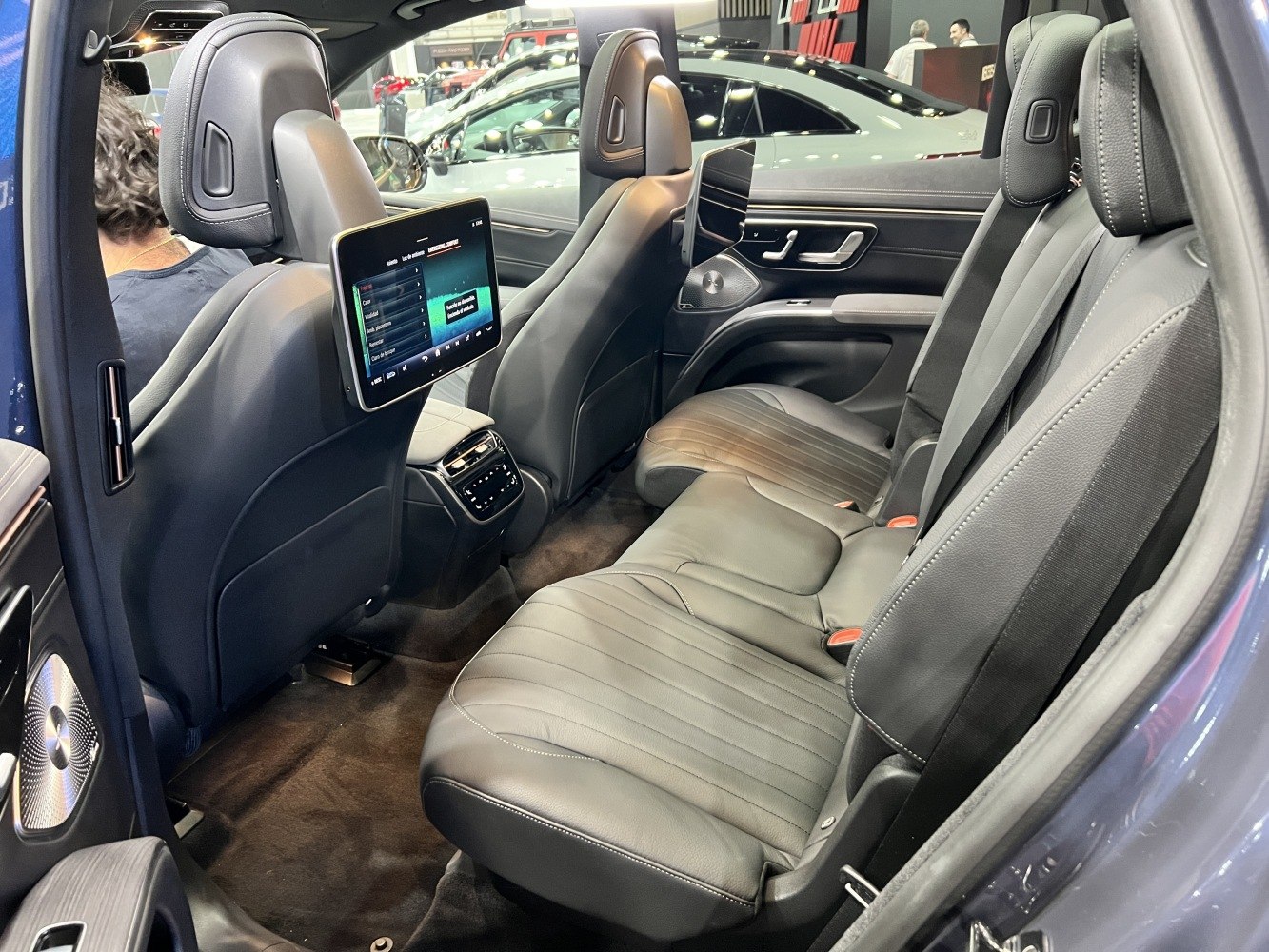 Rear passenger compartment with dual entertainment screens and leather seats