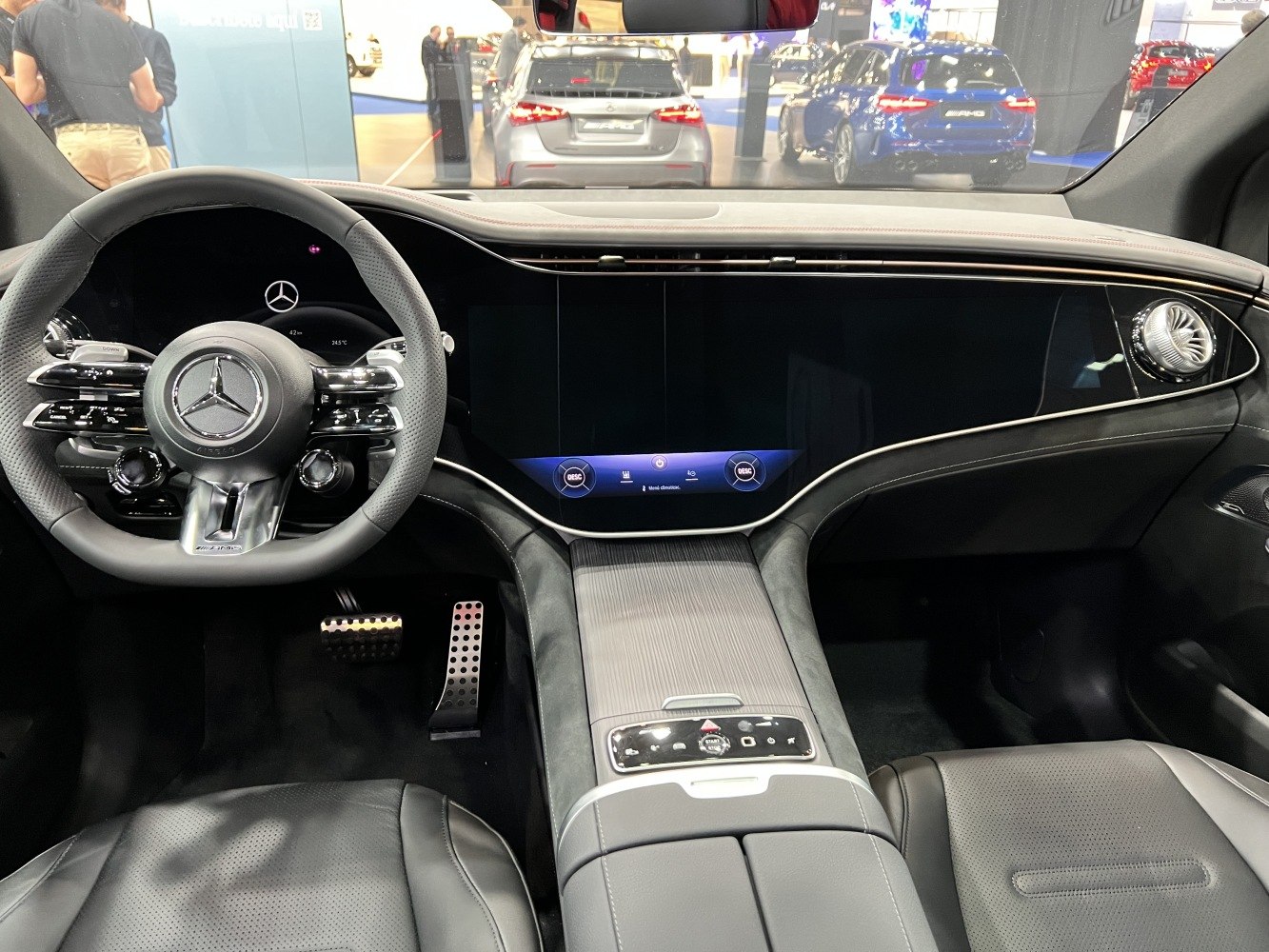 Digital dashboard and multifunction steering wheel in luxury SUV interior