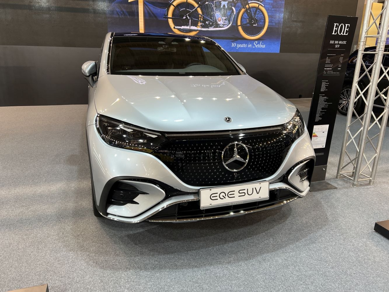 Front view with LED headlights and glossy black grille