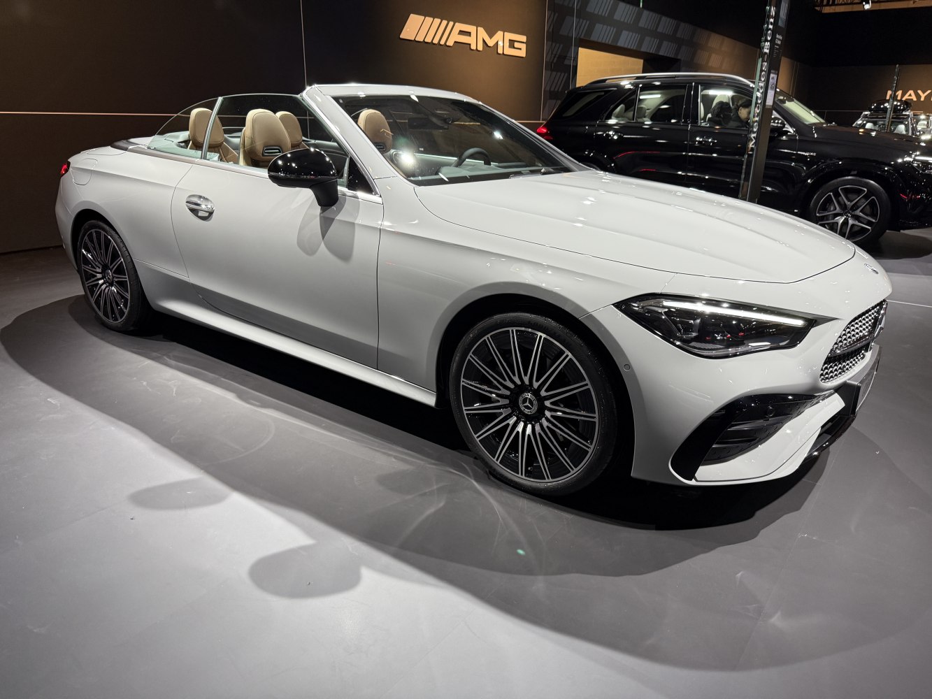 Convertible with LED headlights and AMG multi-spoke wheels