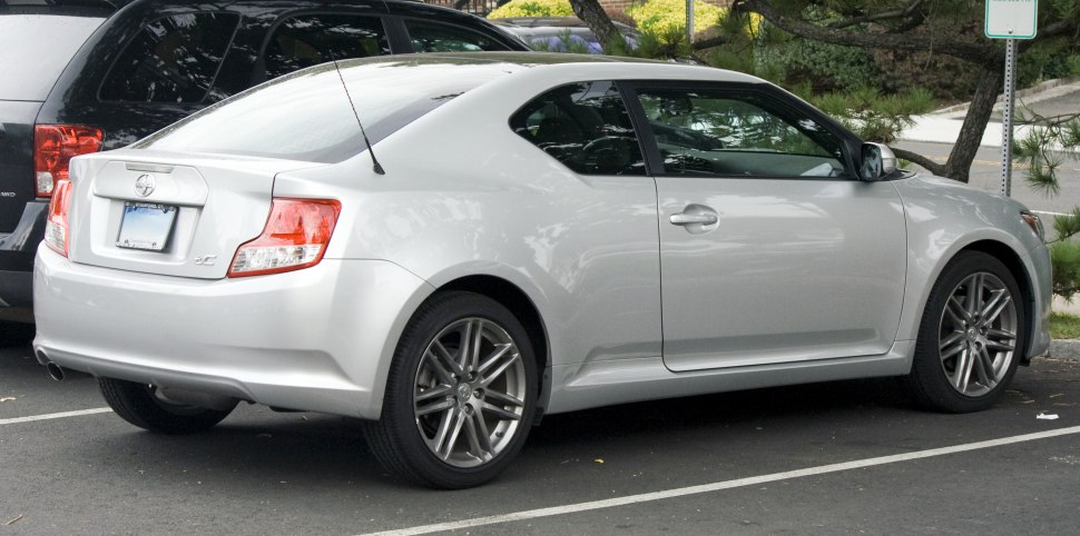 Rear side view of silver coupe with alloy wheels