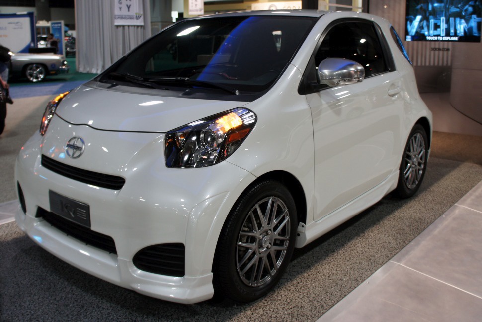 Compact hatchback with chrome side mirrors and alloy wheels