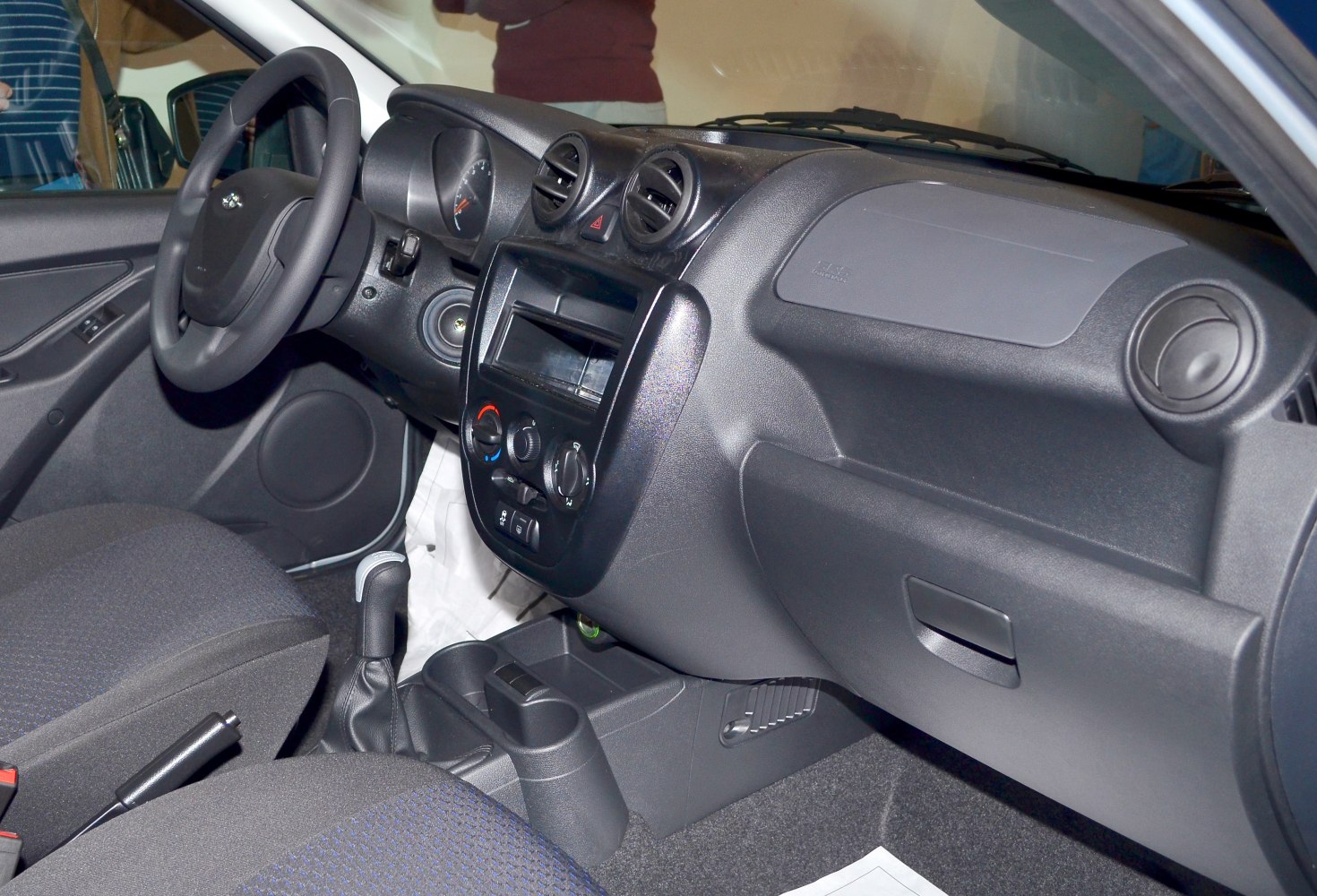 Dashboard, steering wheel, and manual gear shift of a hatchback interior