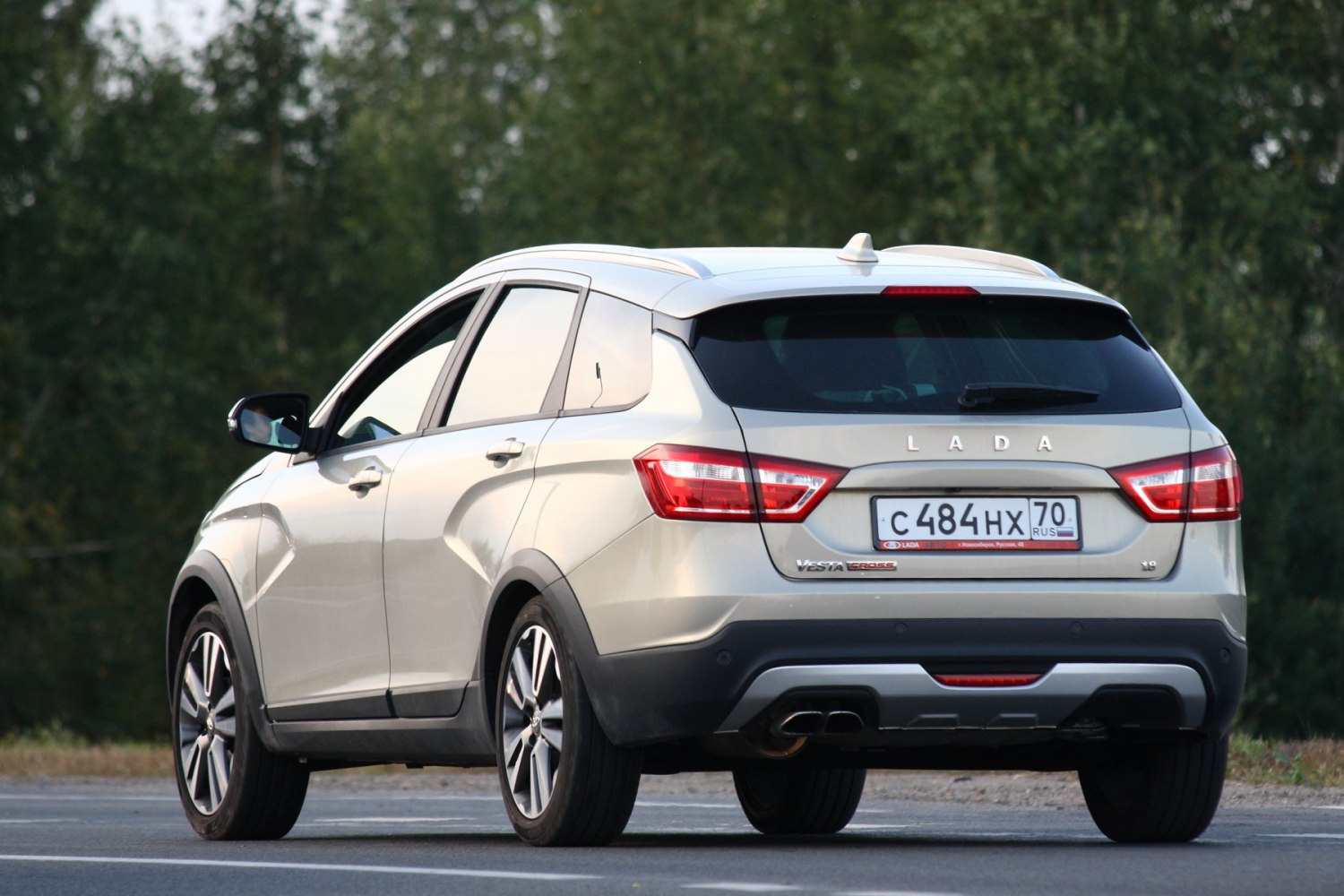 Rear view with dual exhaust, roof rails, and distinct taillights