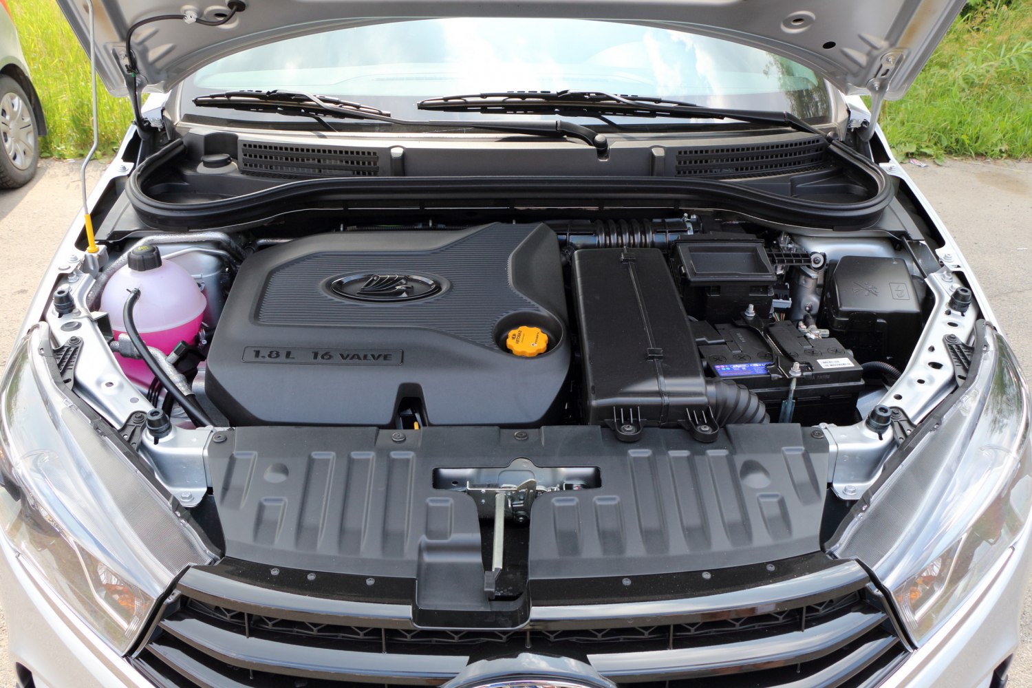 1.8L 16 valve engine bay with structured layout and components