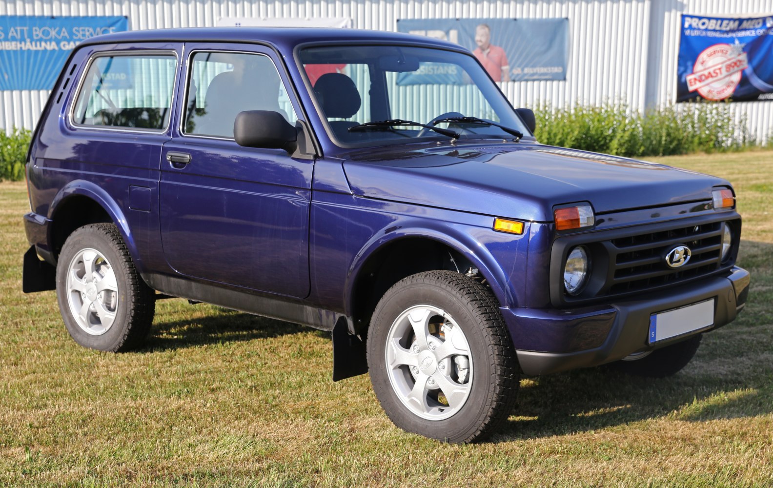 Compact 3-door urban SUV with boxy design and rugged tires