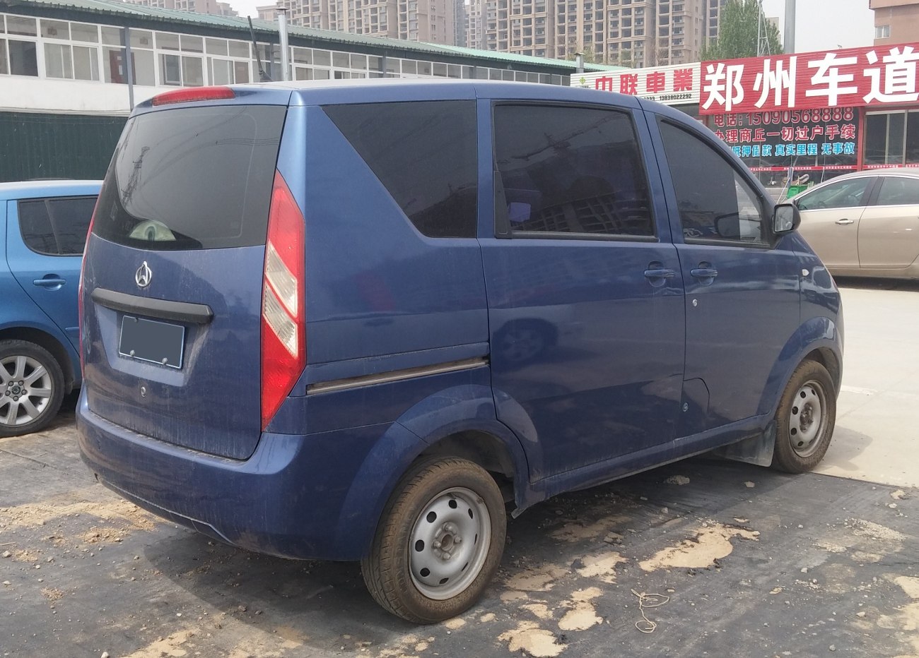 Compact minivan with sliding side door and large rear window