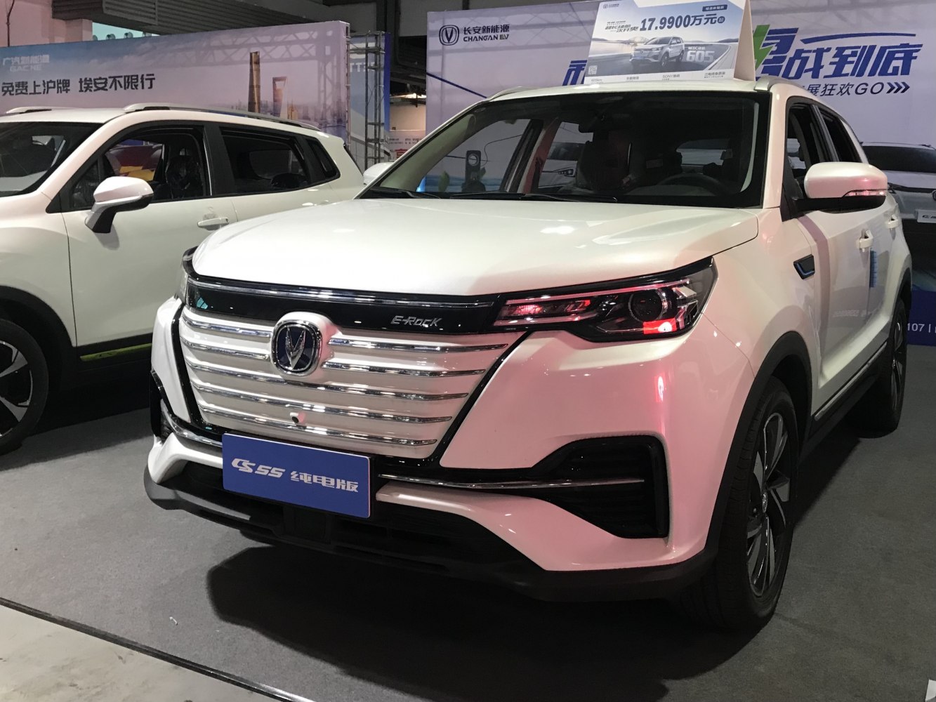 Front grille and LED headlights of a modern SUV.