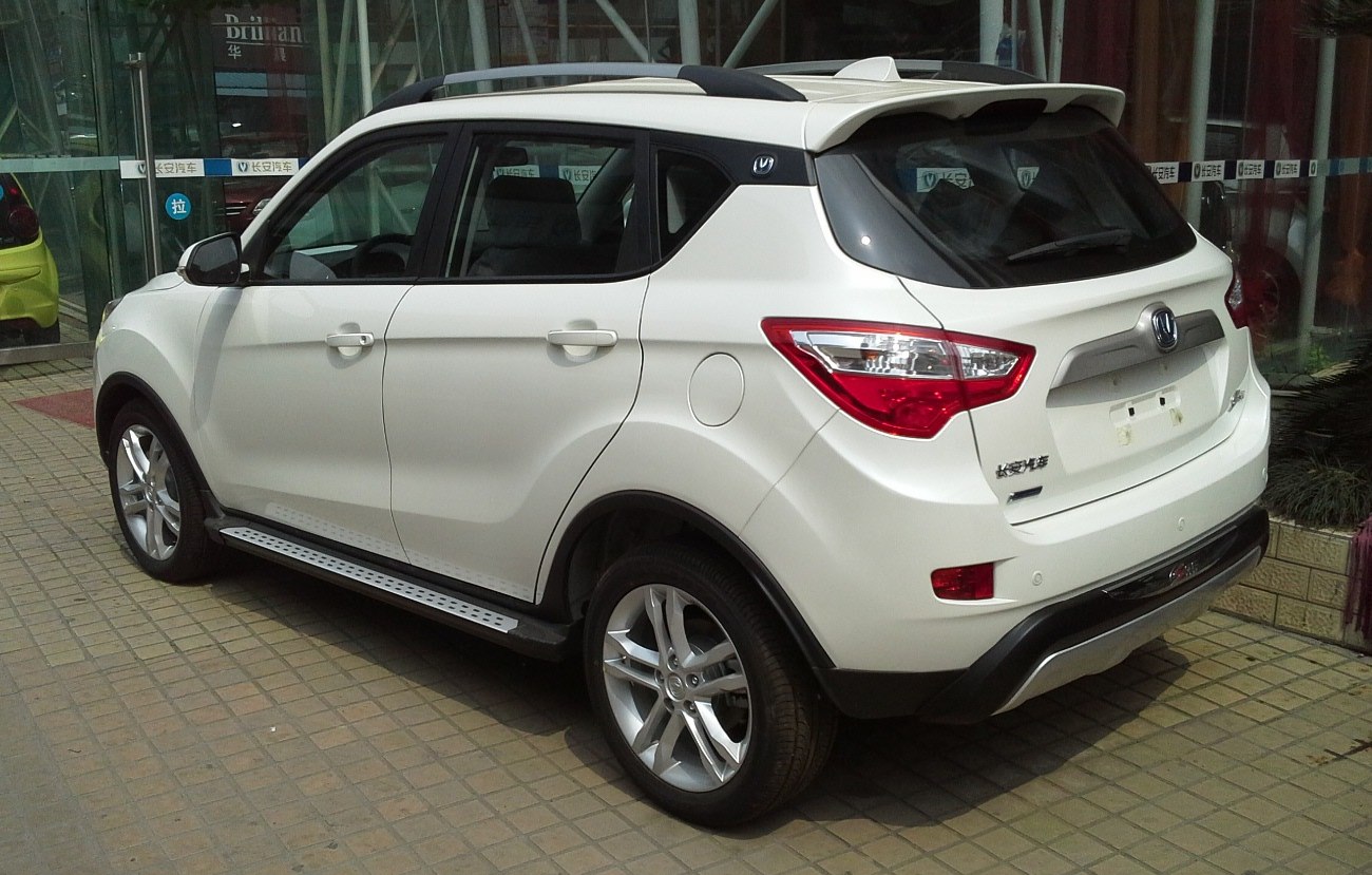 Compact SUV rear and side profile with alloy wheels and roof rails