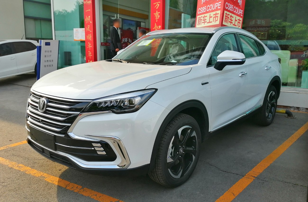 White SUV with LED headlights and alloy wheels front and side view
