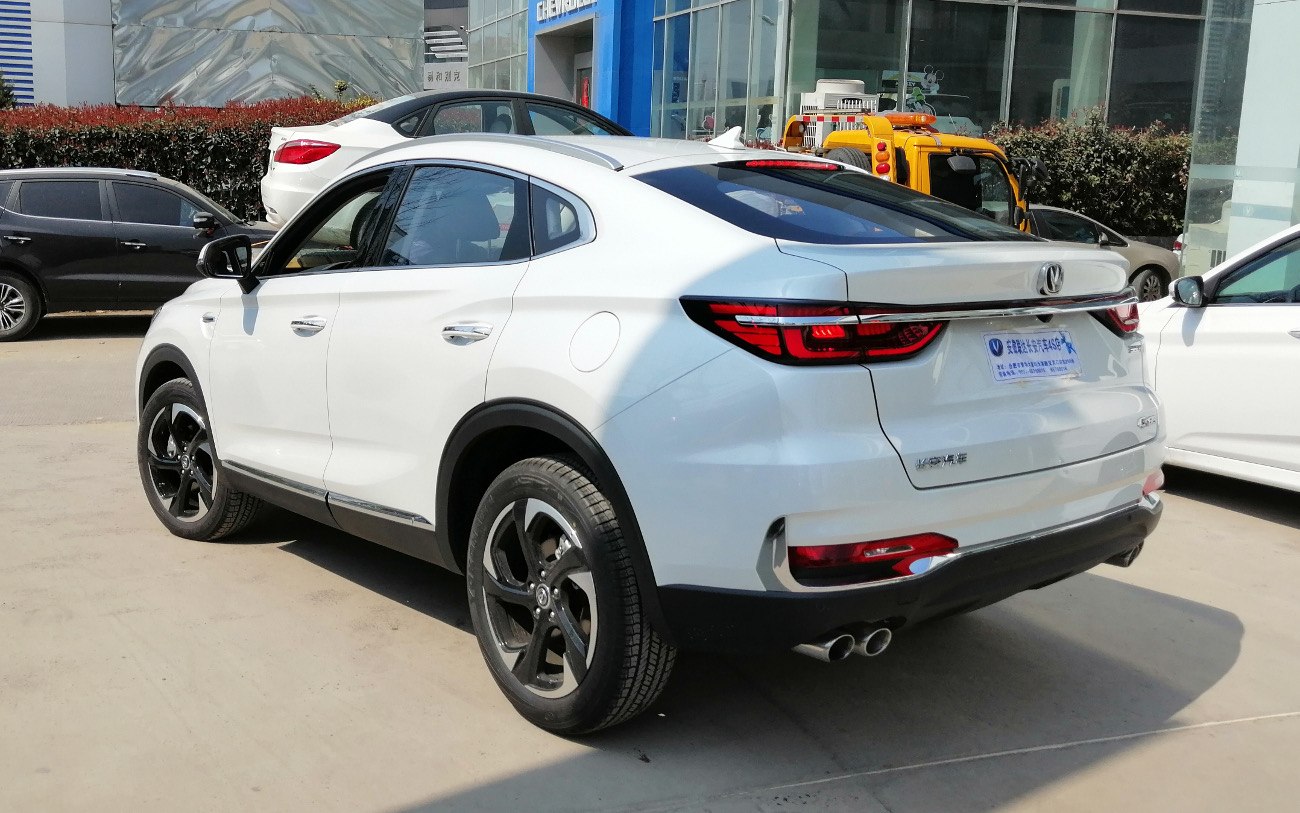 SUV rear side view with LED taillights and dual exhaust